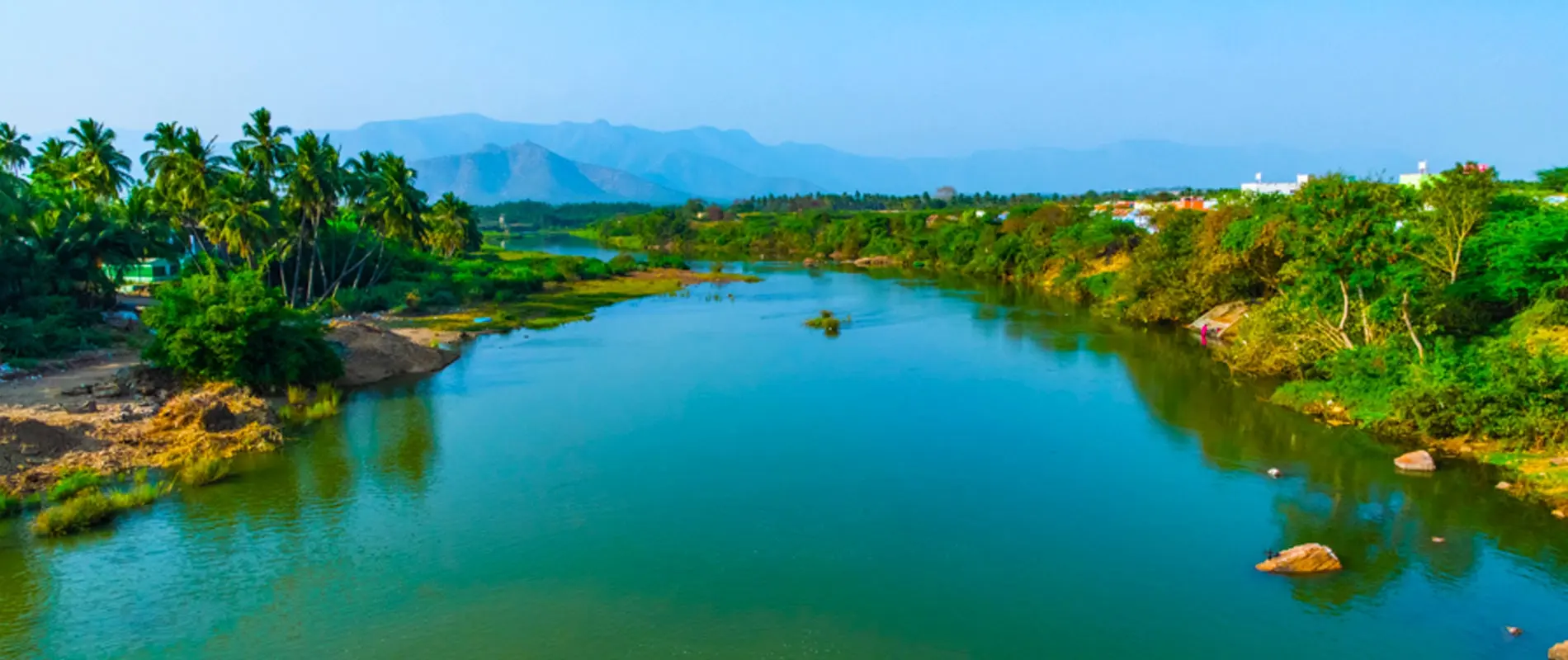 Erode is the known as the turmeric and textile capital of Tamil Nadu. The city is a home for many shops, enthralling activities, and beautiful bodies of water, temples and dams.