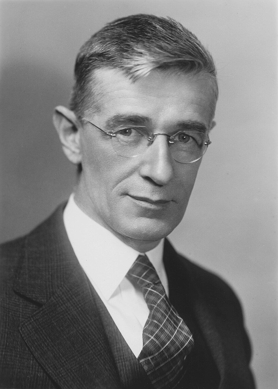 Vannevar Bush - Wikipedia