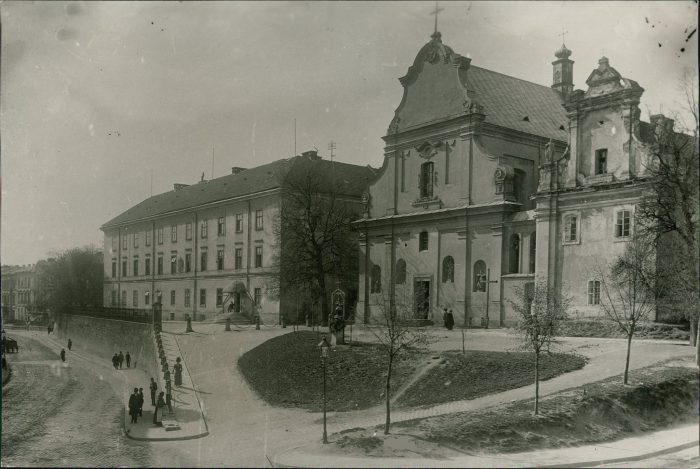 The building of the Geological and Biological Faculties. Photo from the late 19th - early 20th centuries. This building was the main building of the university from 1848 to 1923.